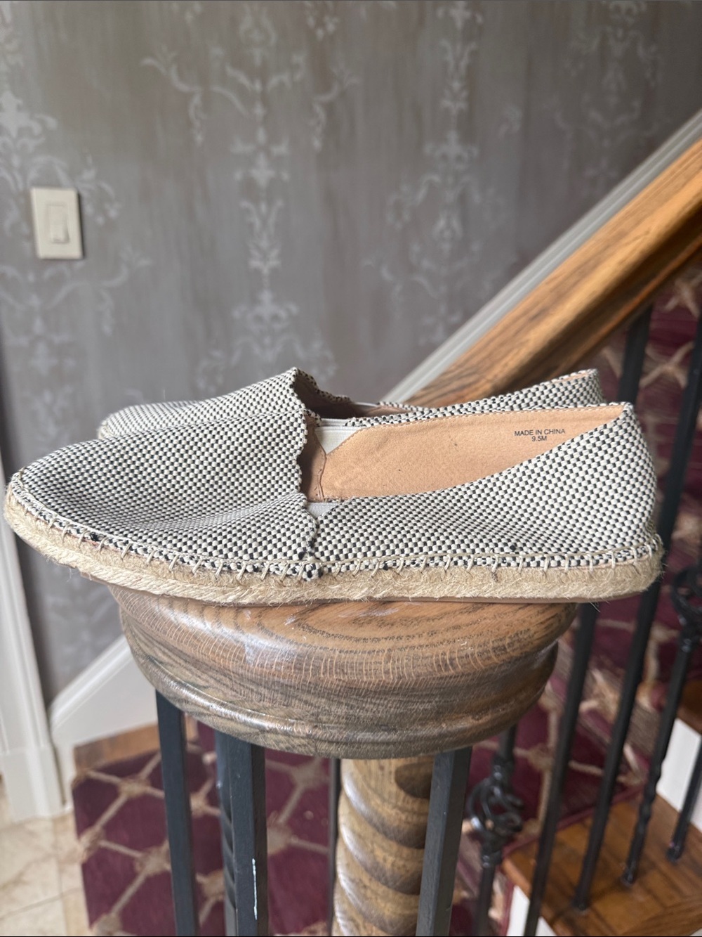 TALBOTS ladies size 9.5 flats. Very good condition.